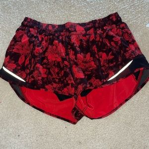 Lululemon Hotty Hot low rise 2.5 in shorts